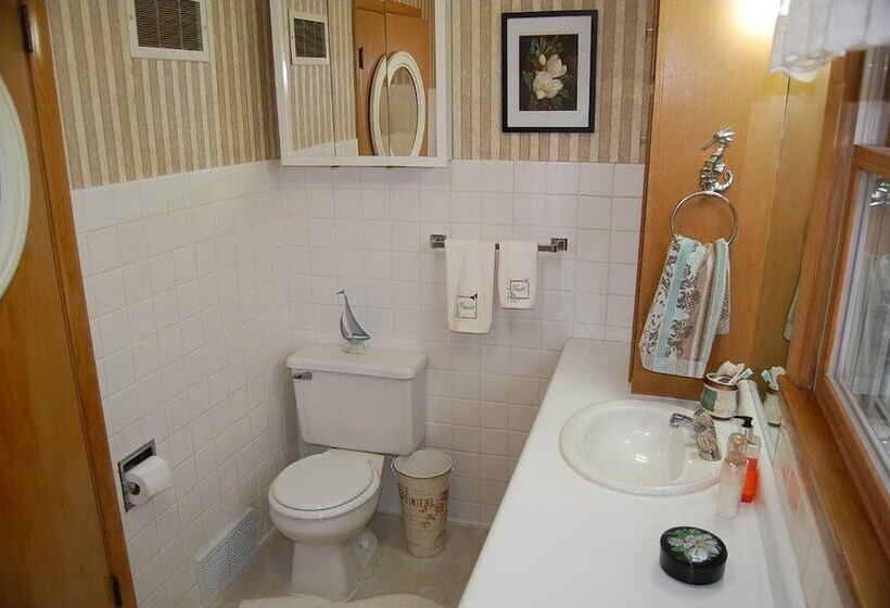 3 Bedroom Lakefront House