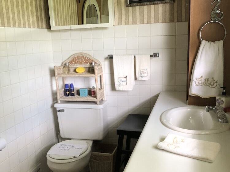 3 Bedroom Lakefront House