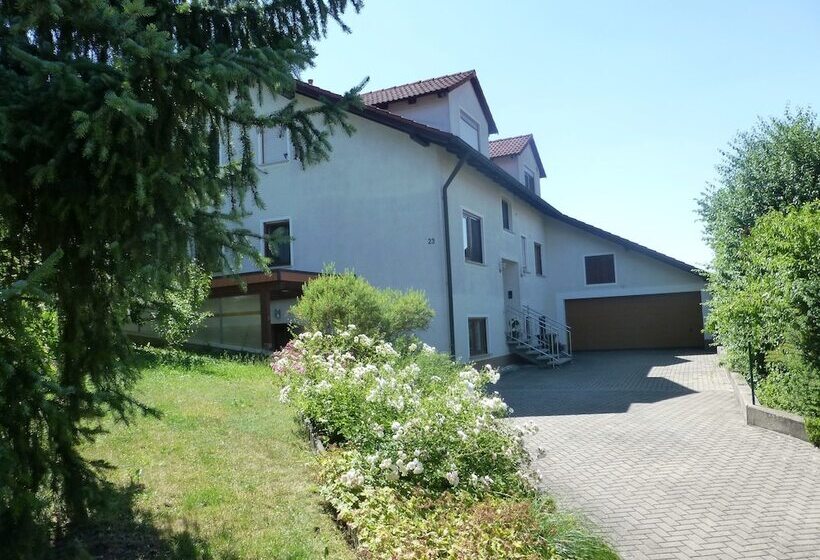 Abseits Vom Lärm Und Verkehr