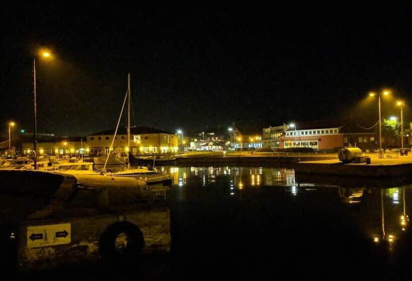 הוסטל Harbour Sleep