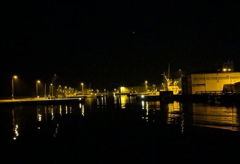 הוסטל Harbour Sleep