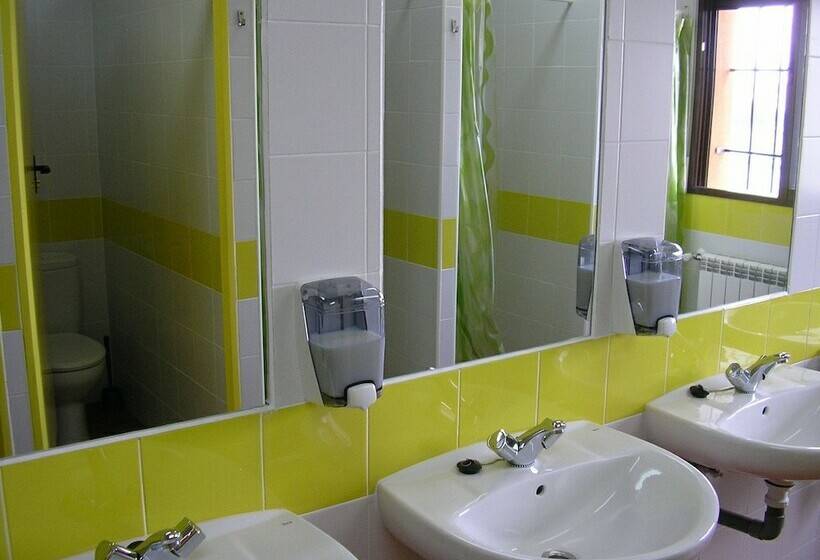 Albergue Serranilla   Hostel