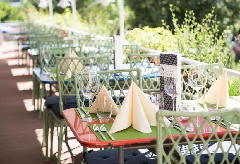 Ascott Hotel & Restaurant