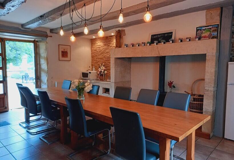 Au Pays De Jacquou : Chambre D’hôtes Et Table D’hôtes