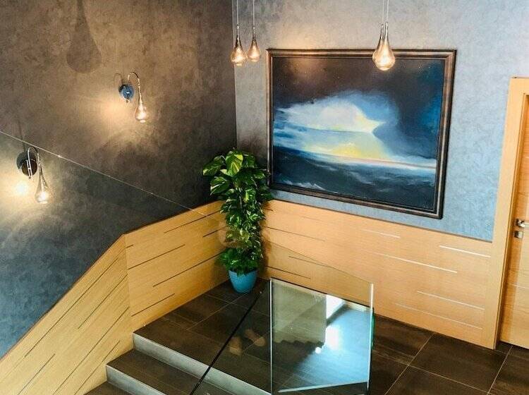 Azza Hotel&restaurant   Self Chek In