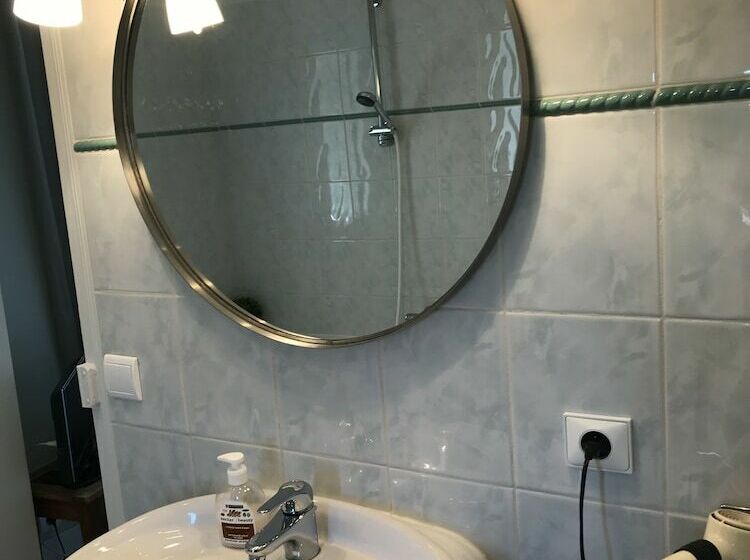 ベッドアンドブレックファースト Ancienne Ecole Du Chapuy