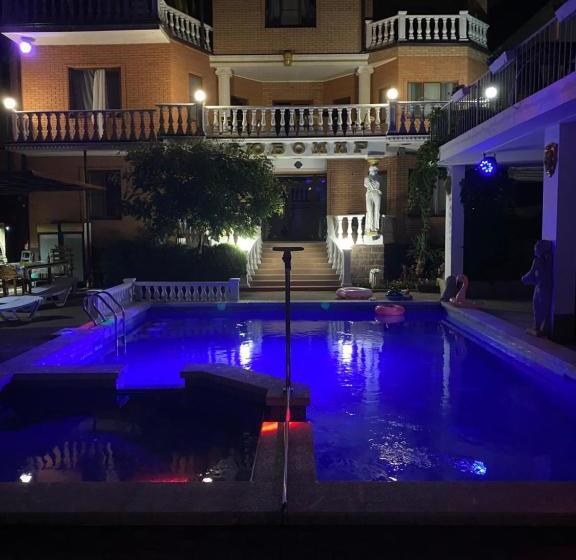 تختخواب و صبحانه Villa Lubomir