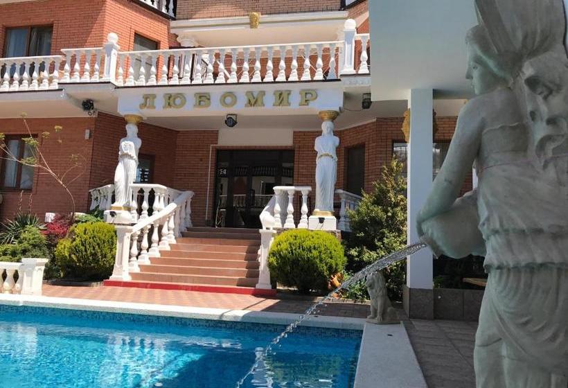 تختخواب و صبحانه Villa Lubomir