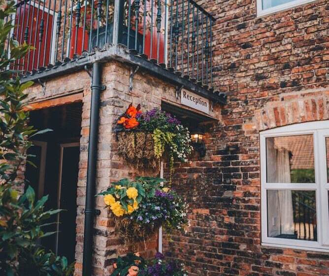 مبيت وإفطار Home Farm & Lodge