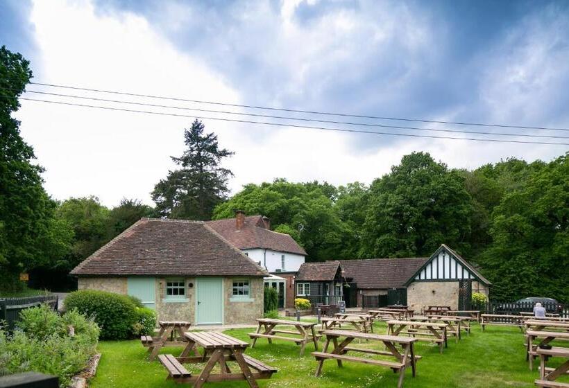 مبيت وإفطار The Cowdray Arms