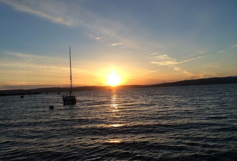 مبيت وإفطار The Foresters Guest House