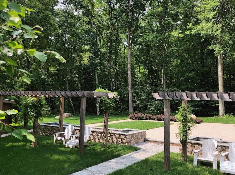 Chatfield Hollow Inn