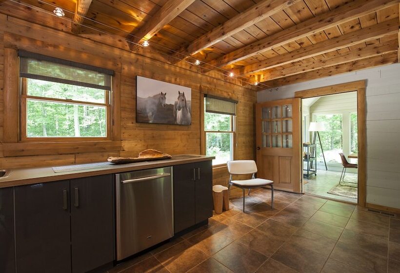 Chatfield Hollow Inn