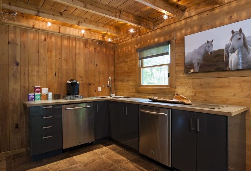 Chatfield Hollow Inn