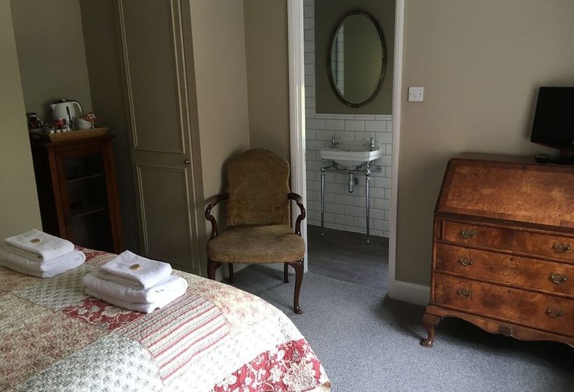 Gorselands Hall Bed And Breakfast