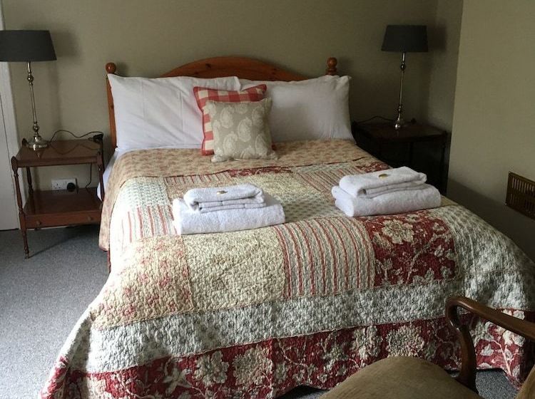 Gorselands Hall Bed And Breakfast