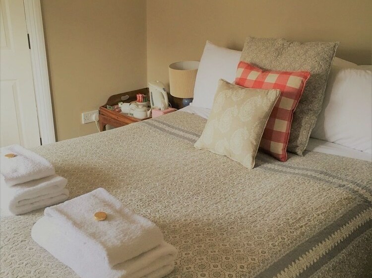 Gorselands Hall Bed And Breakfast