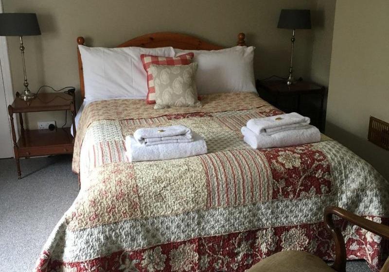 Gorselands Hall Bed And Breakfast