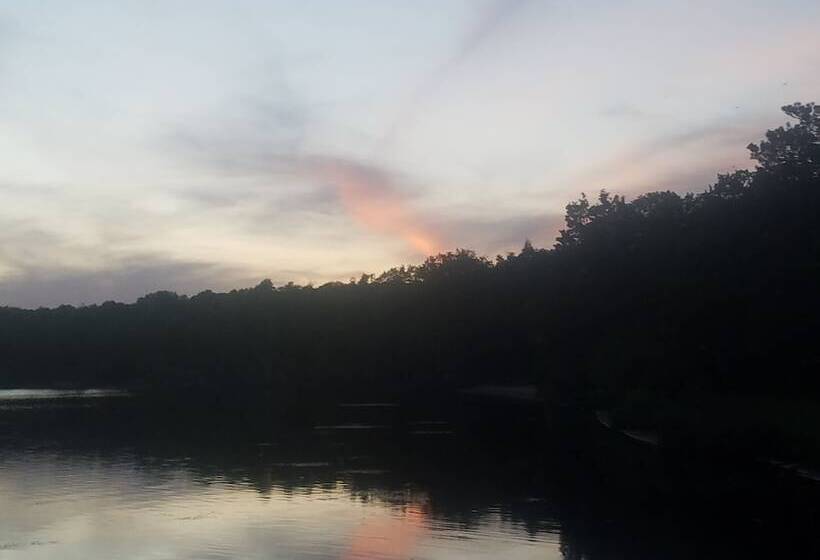 Historic Birch Lodge And Motel