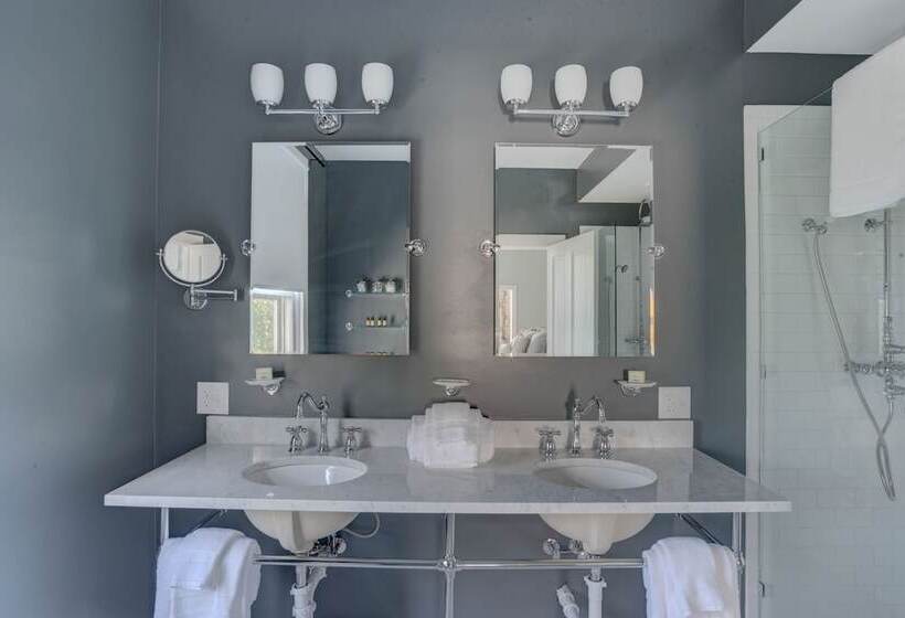 Historic Birch Lodge And Motel