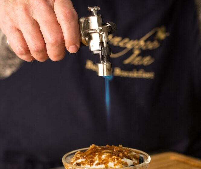 Honeybee Inn Bed & Breakfast