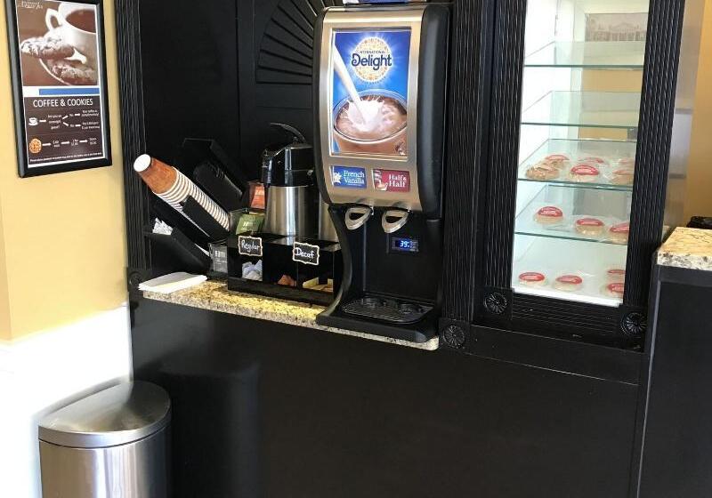 ホテル Asbury Inn & Suites