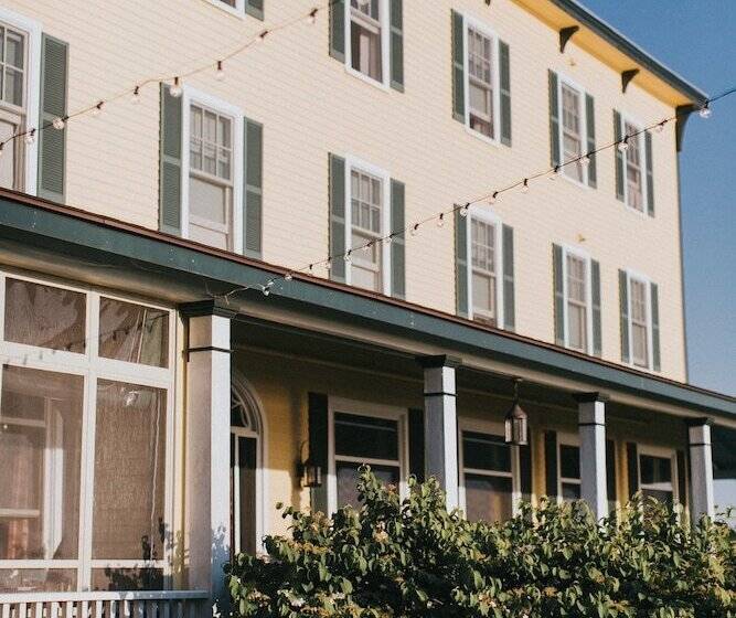 בית מלון כפרי Chebeague Island Inn