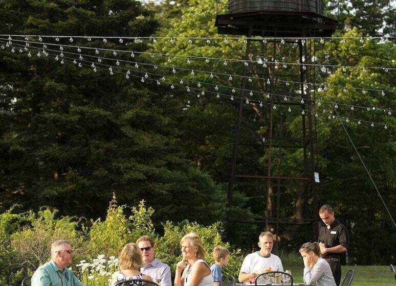 Отель Chebeague Island Inn