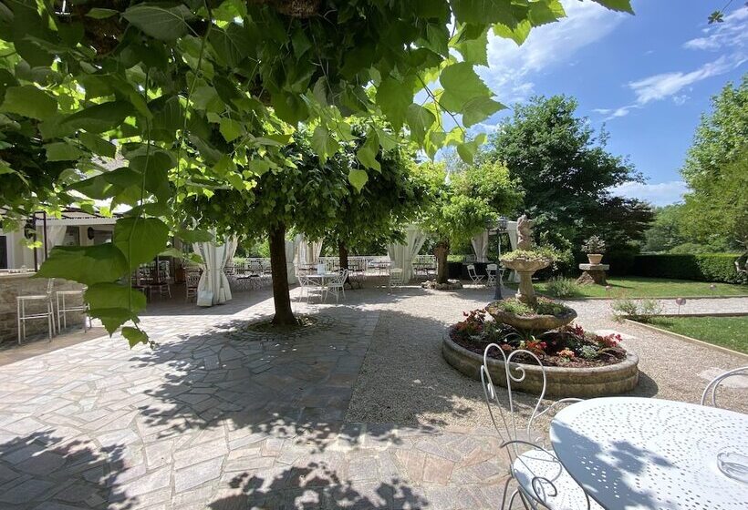 Отель Logis Hôtels   Hôtel Restaurant Domaine Les Falaises