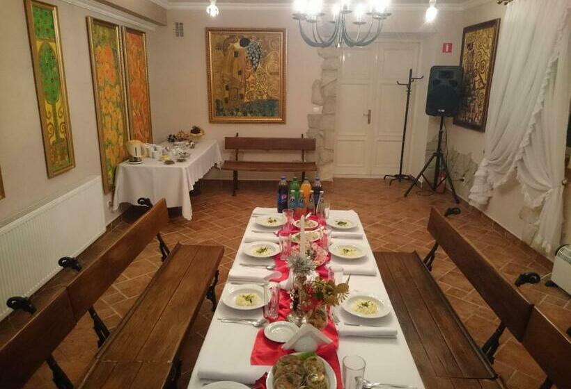 فندق Dworek Wola Ociecka