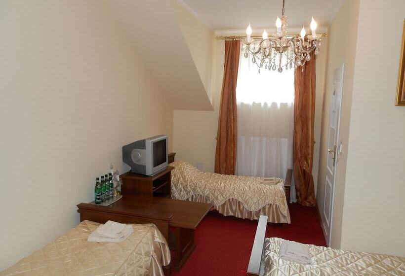 فندق Dworek Wola Ociecka