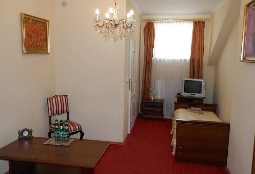 فندق Dworek Wola Ociecka