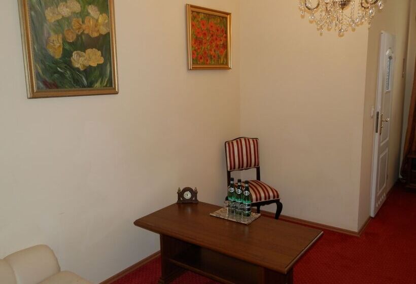 فندق Dworek Wola Ociecka