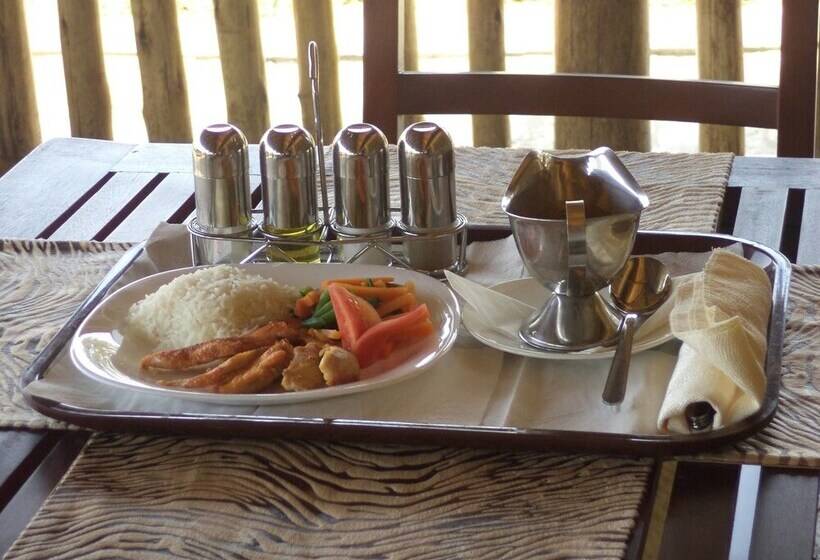 هتل Pakuba Safari Lodge