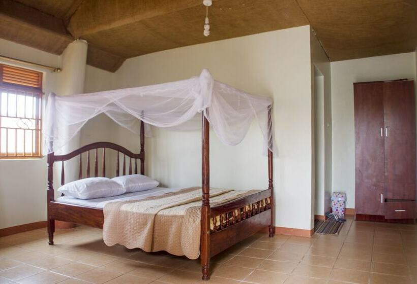 هتل Satellite Holiday Resort