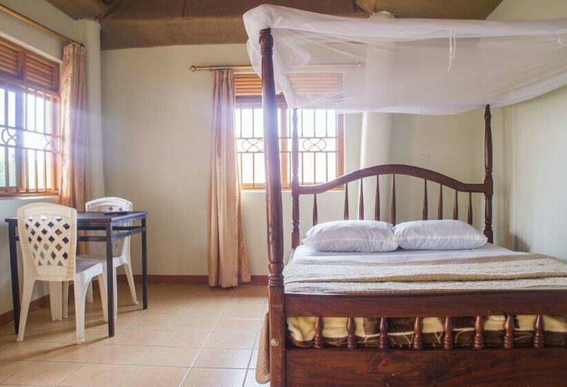 هتل Satellite Holiday Resort