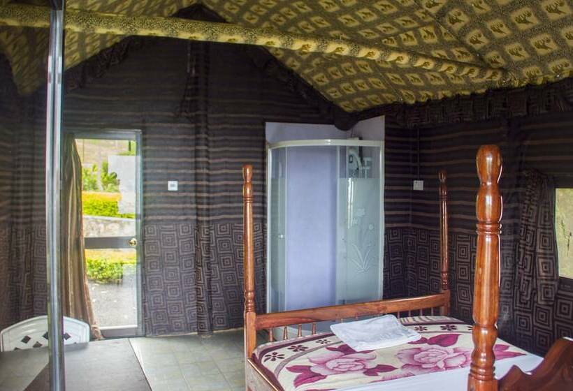 هتل Satellite Holiday Resort