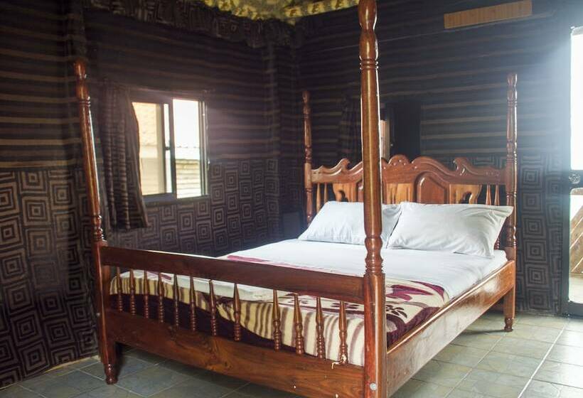 هتل Satellite Holiday Resort