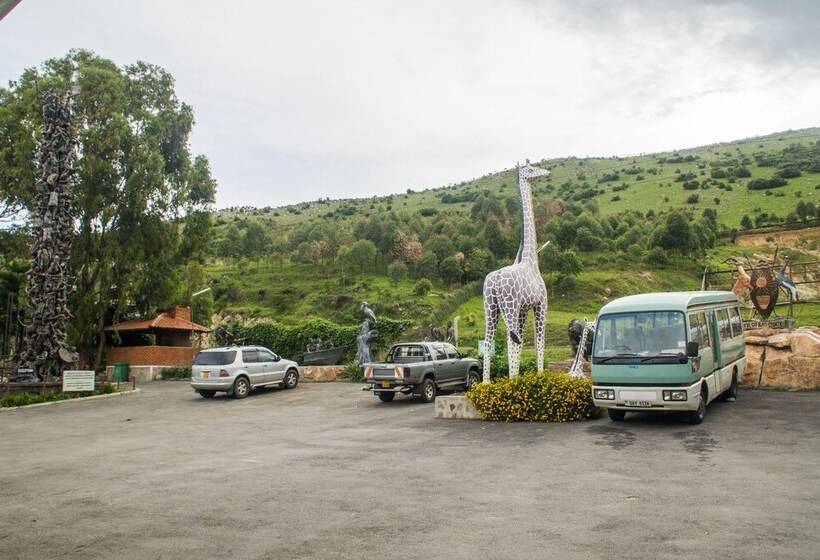 هتل Satellite Holiday Resort