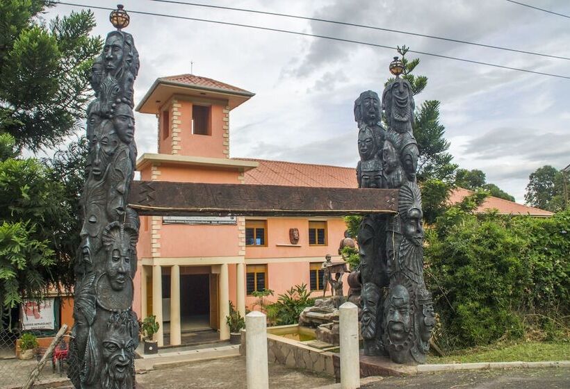 هتل Satellite Holiday Resort