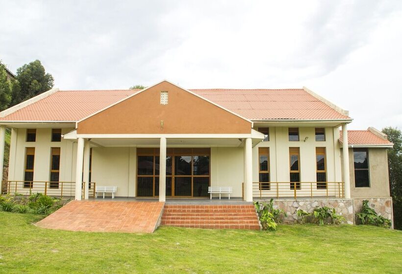 هتل Satellite Holiday Resort