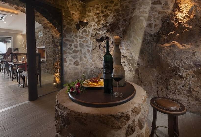Iakovakis Suites & Spa
