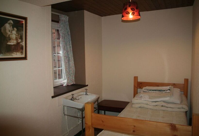 Lledr House   Hostel