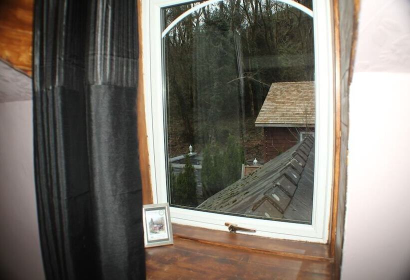 Lledr House   Hostel