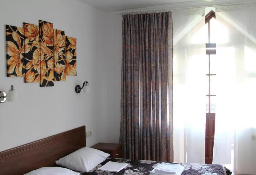 ペンション Aksis House