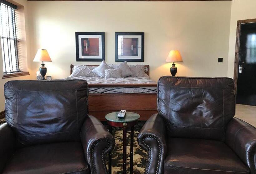 بنسيون Caldwell Messenger Suites