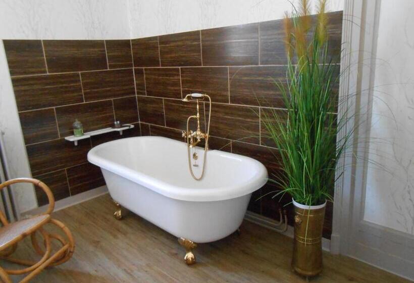 بنسيون La Passagere