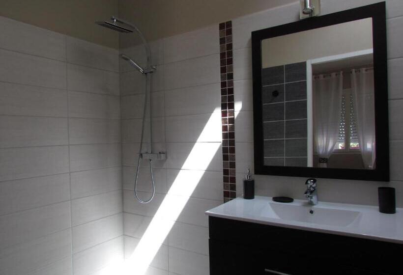 بنسيون Les Arums De Fondeminjean