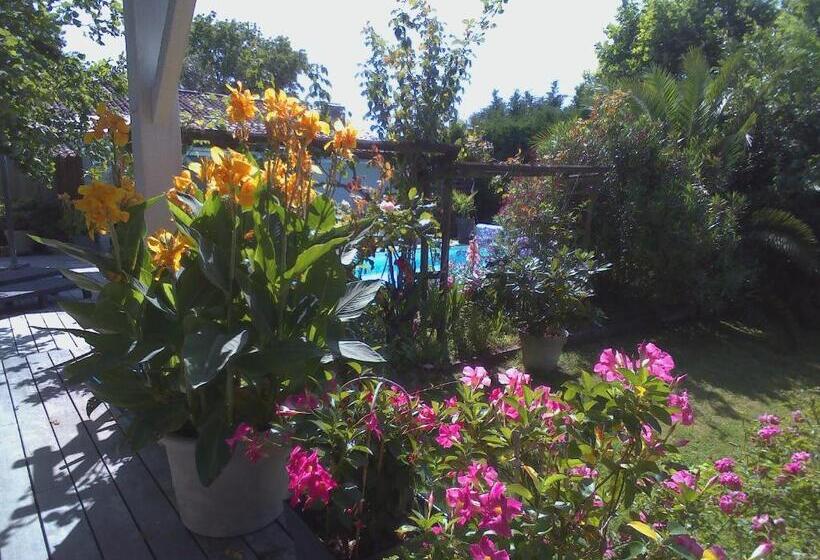 펜션 Les Arums De Fondeminjean