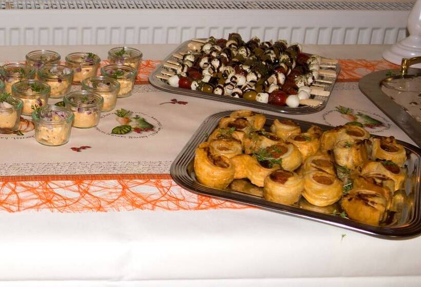 بنسيون Zur Rotenfelsstube